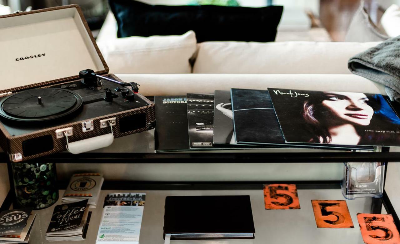 Studio 555 Granville ภายนอก รูปภาพ